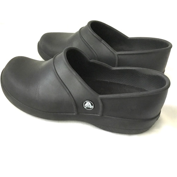closed heel crocs